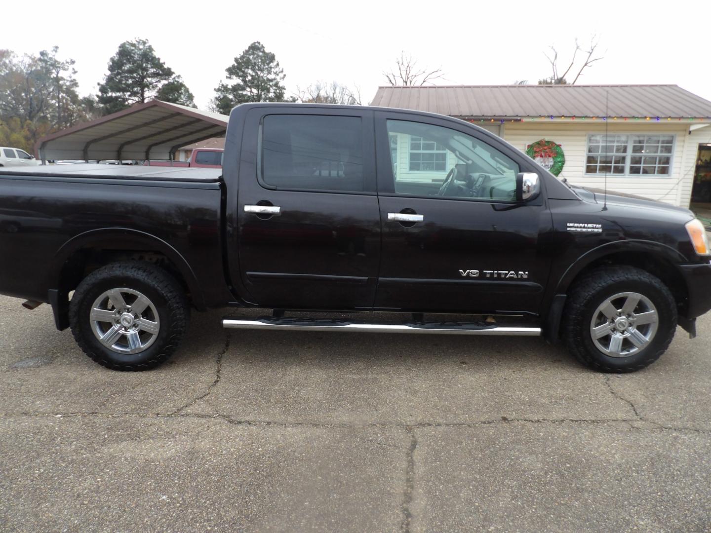 2015 Nissan Titan S Crew Cab 4WD (1N6BA0EC7FN) with an 5.6L V8 DOHC 32V FFV engine, 5-Speed Automatic transmission, located at 401 First NE, Bearden, AR, 71720, (870) 687-3414, 33.726528, -92.611519 - Photo#17